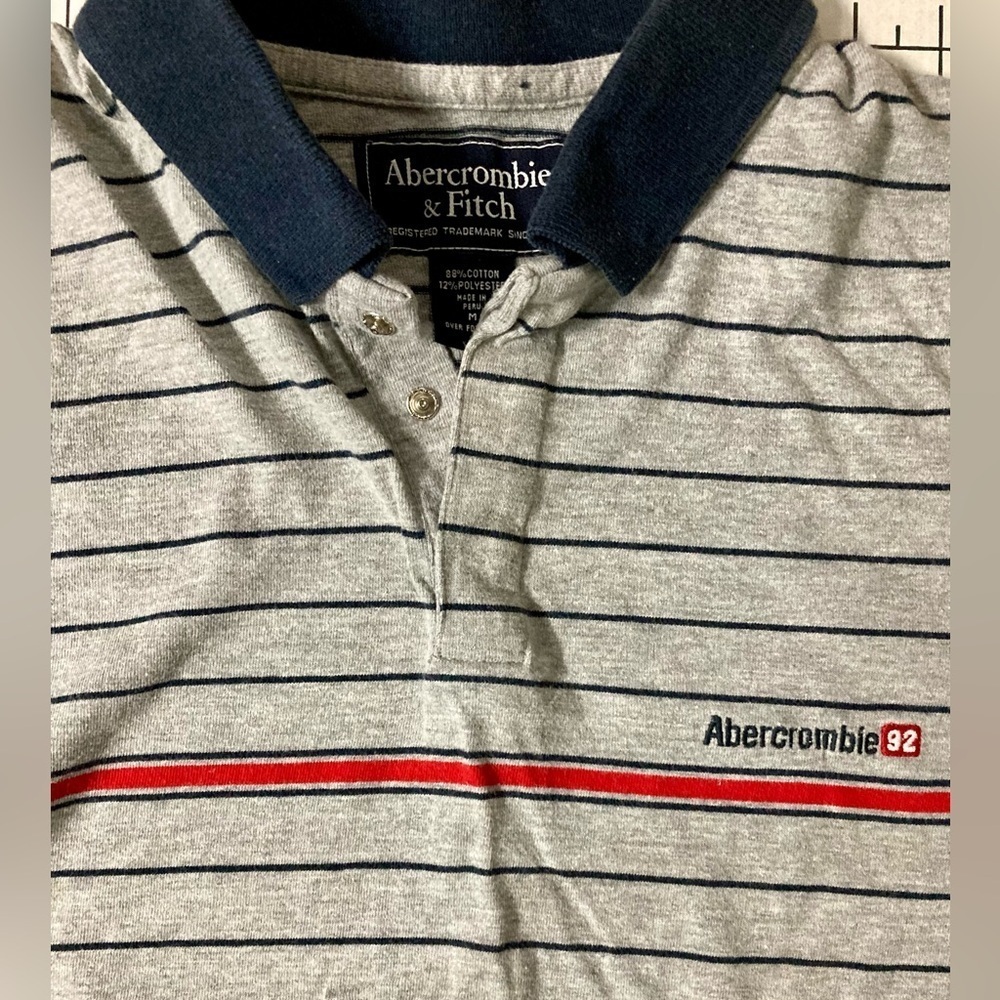 Abercrombie &‎ Fitch Men’s Medium Gray/Navy Striped Polo Shirt